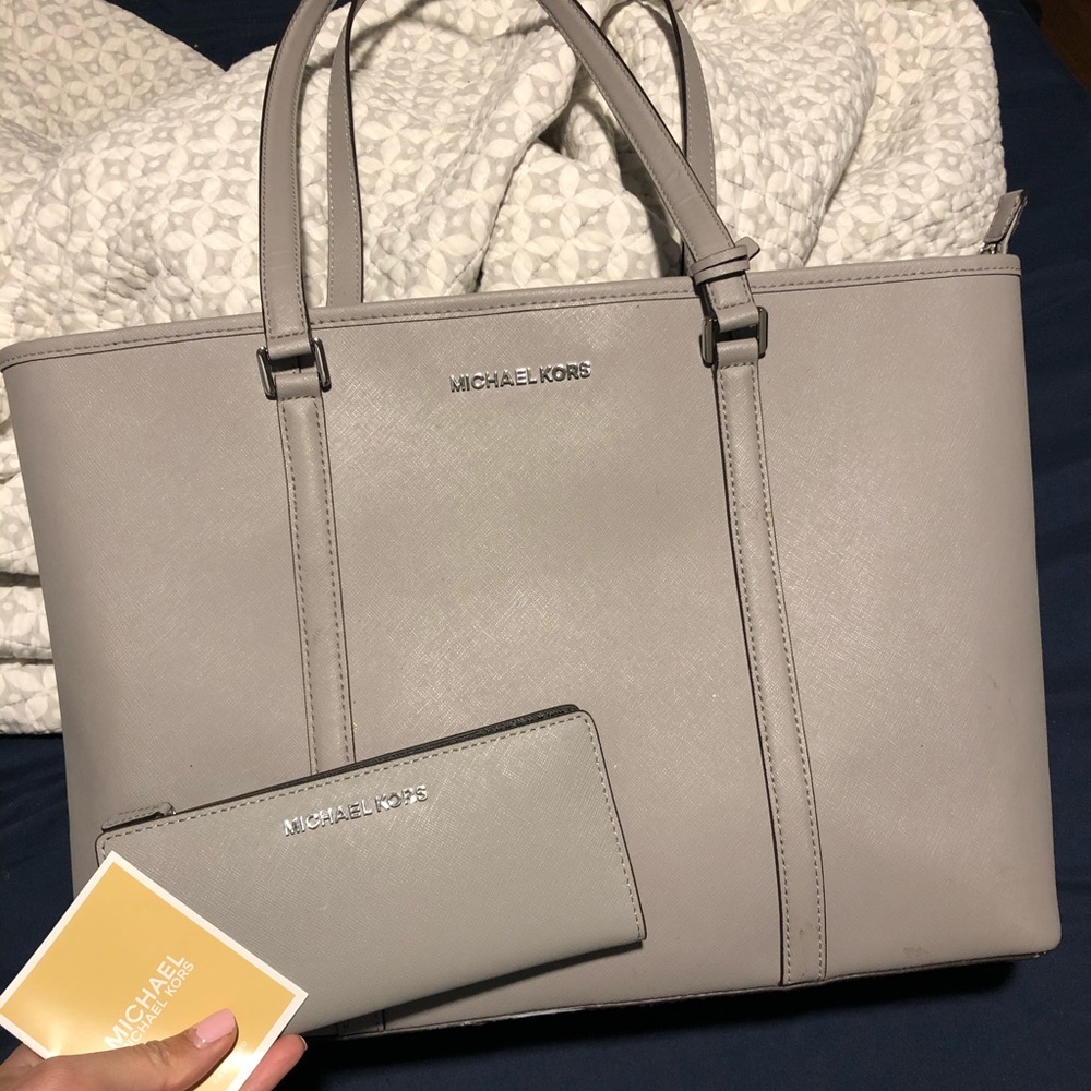 Authentic Michael Kors tote with matching wallet